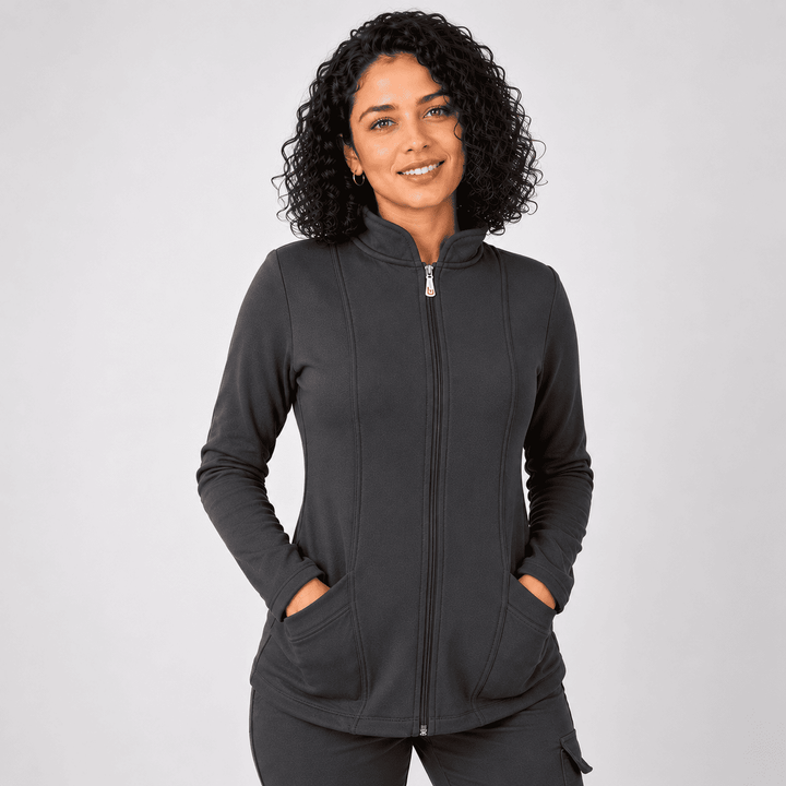 Polerón Clínico Mujer Forever Spandex Forrado color GRIS, interior afelpado, ideal para profesionales de la salud.