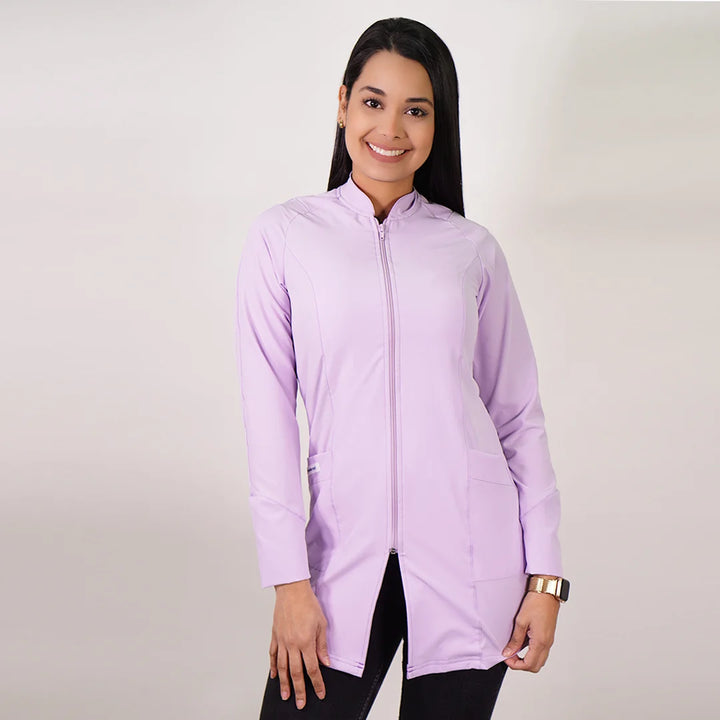 Bata Clínica Mujer tela Anti fluidos. Morado pastel- BC-18